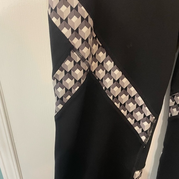 GapFit High Rise 7/8 Leggings in Eclipse - Picture 7 of 7